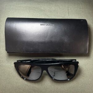 YSL OVERSIZED SUNGLASSES